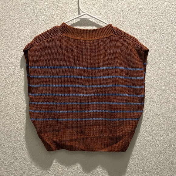 Central Park West Aiden V-Neck Vest - Picture 9 of 10